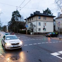 Vilniuje automobilis sužalojo du policininkus, šie panaudojo šaunamuosius ginklus