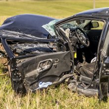 Vilniaus rajone susidūrus automobiliams žuvo vieno jų vairuotojas, sužeista keleivė