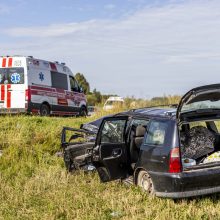 Vilniaus rajone susidūrus automobiliams žuvo vieno jų vairuotojas, sužeista keleivė