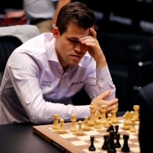 Norvegas M. Carlsenas po pratęsimo apgynė stipriausio pasaulio šachmatininko vardą