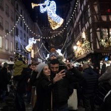 Strasbūre atsidaro garsioji kalėdinė mugė, prieš metus tapusi užpuoliko taikiniu