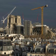 Paryžiaus Dievo Motinos katedra vėl atsidarys 2024 metais, smailė bus atstatyta dar šiemet