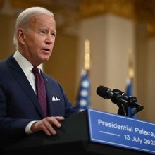 J. Bidenas paragino Izraelio vyriausybę neskubėti vykdyti teismų sistemos pertvarkos