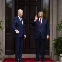 Baltieji rūmai sako planuojantys dar vieną Xi Jinpingo ir J. Bideno pokalbį