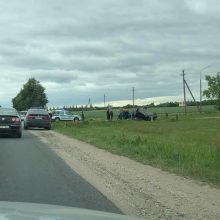 Raudondvaryje apsivertė automobilis „Toyota“, keturi žmonės – ligoninėje 