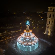 Ant Vilniaus Kalėdų eglės uždegta 700 žvakučių