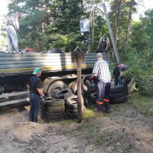 „Miško kuopa“ sutelkė miškų švarai neabejingus piliečius – surinkta tonos šiukšlių