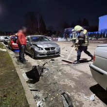 Avarija Baltijos gatvėje: žmonės nesužaloti, bet daug stipriai sudaužytų automobilių