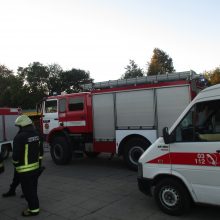Gausios ugniagesių pajėgos gesino Kauno miškų ir aplinkos inžinerijos kolegiją