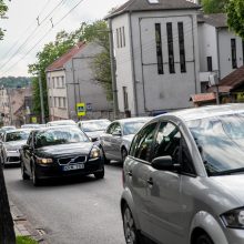 Kaune vairuotojai stringa didžiulėse spūstyse