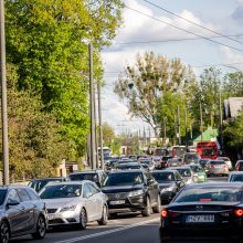 Kaune vairuotojai stringa didžiulėse spūstyse