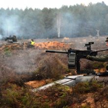 Lietuvos, Latvijos ir JAV kariai dalyvauja prieštankinėse pratybose