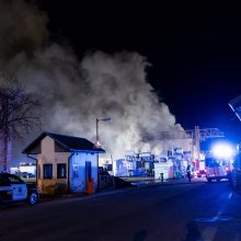 Didelis gaisras sostinėje: ugniagesių pajėgos paliko gaisravietę