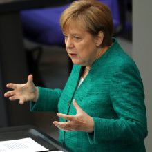 Griežtoji mados kritikė A. Wintour negaili liaupsių Vokietijos kanclerei A. Merkel