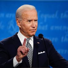 J. Bidenas sako tikįs, kad esama arti susitarimo dėl įkaitų išlaisvinimo Gazos Ruože