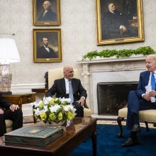 J. Bidenas susitiko su Afganistano prezidentu