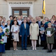 Vilniaus rotušėje už nuopelnus apdovanoti 79 medikai