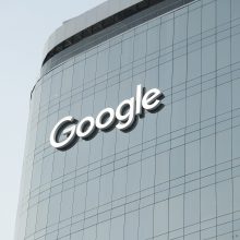 „Google“ atleido 28 darbuotojus, protestavusius dėl įmonės sutarties su Izraeliu