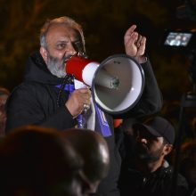 Armėnijoje per protestą prieš vyriausybę sužeista dešimtys žmonių