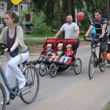 Į gegužinę – su skrybėlaitėmis