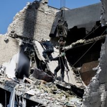 Ukraina: per rusų smūgį Kremenčukui žuvo vienas žmogus, dar 15 sužeisti 