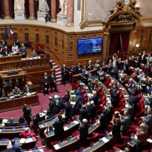 Prancūzijos parlamentas nubalsavo už tai, kad teisė į abortą taptų konstitucine 