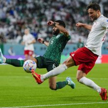 Lenkijos futbolininkai po atkaklios kovos privertė pasiduoti Saudo Arabiją