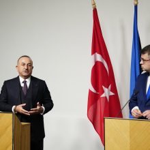 Estų diplomatijos vadovas ragina Turkiją patvirtinti Švedijos ir Suomijos narystę NATO