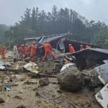Pietų Korėjoje per liūtis ir potvynius žuvo 24 žmonės, dar 10 dingo
