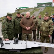 Apžiūrėti dronų atvykęs Baltarusijos prezidentas tikina, kad jam nereikia karo