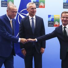 NATO vadovas skelbia apie susitarimą su R. T. Erdoganu dėl Švedijos narystės ratifikavimo 