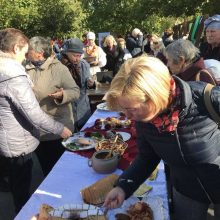 Babtų bendruomenę sušildė obuolienės aromatas ir liaudiškos melodijos 