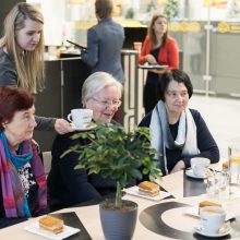 Vilniaus meras šnekučiavosi su senjorais prie kavos puodelio