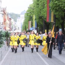 Laisvės alėjoje – ilgas kaimynų stalas ir pasirodymų gausa: Kaunas pradėjo švęsti gimtadienį