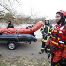 Ant Trinyčių tvenkinio ledo – gelbėtojų narų komanda