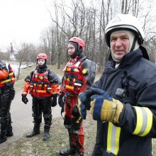 Ant Trinyčių tvenkinio ledo – gelbėtojų narų komanda