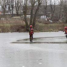 Ant Trinyčių tvenkinio ledo – gelbėtojų narų komanda