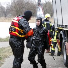 Ant Trinyčių tvenkinio ledo – gelbėtojų narų komanda