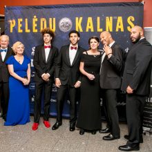 „Pelėdų kalno“ premjera Kaune be A. Juzėno, bet su broliais Ballais