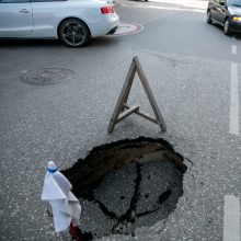 Smegduobė miesto centre ir toliau baugina vairuotojus