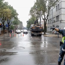 Nutrūkę troleibusų linijos laidai paralyžiavo Kęstučio g. eismą