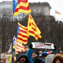Berlyne šimtai protestuotojų ragina paleisti C. Puigdemont'ą
