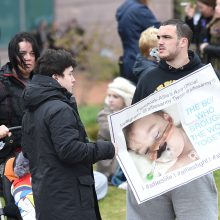 Teismų sprendimu vaikui atjungus gyvybės palaikymo aparatus, jis išgyveno