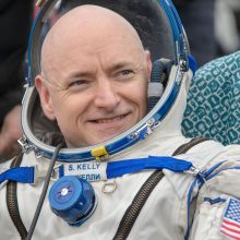 Beveik metus kosmose praleidę astronautai sėkmingai grįžo į Žemę