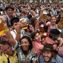 Į tradicinį alaus festivalį „Oktoberfest“ Miunchene – tik praėjus patikrą