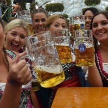 Į tradicinį alaus festivalį „Oktoberfest“ Miunchene – tik praėjus patikrą