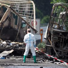 Vokietijoje po avarijos užsiliepsnojus autobusui veikiausiai žuvo 18 žmonių