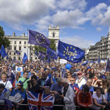 Londone tūkstančiai žmonių dalyvavo eisenoje prieš „Brexit“