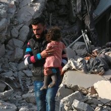 Sirijoje per aviacijos smūgius turguje žuvo 53 žmonės