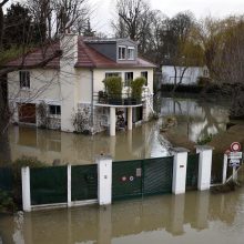 Užlietame Paryžiuje Senos vandens lygis pasiekė piką